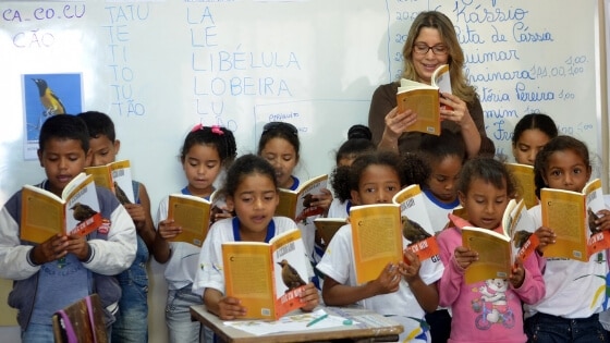 A alfabetização no Brasil deve levar em conta a necessidade de tornarmos as crianças cidadãs letradas já enquanto aprendem a ler e escrever. Foto: Elza Fiuza/Agência Brasilv