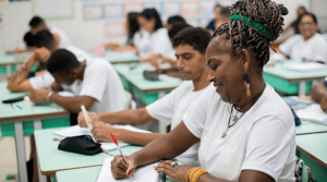 Alfabetizar o adulto fortalece o aprendizado das crianças