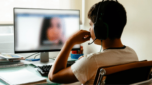 Táticas fáceis para estimular a leitura guiada em aulas síncronas