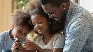 Crianças pernambucanas aprendem 3,6x mais em leitura e 2,7x mais em escrita usando jogos pedagógicos digitais